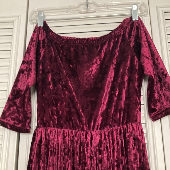 Burgundy Velvet Dress - Girl - Small - Picture 2 of 4